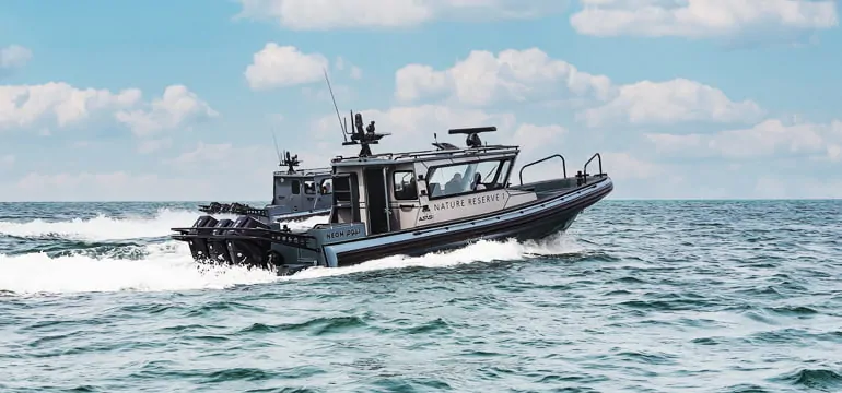 13m cabin boat to NEOM