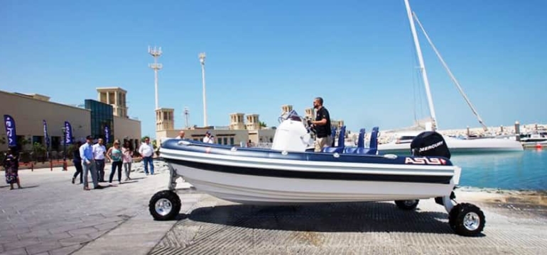 ASIS Outboard Amphibious boat powered by Sealegs®
